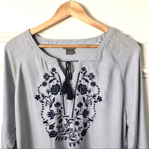 Beautiful Striped Floral Tassel Blouse - Picture 4 of 5